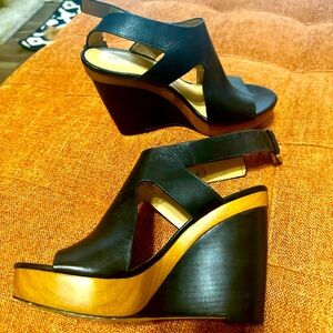 Micheal Khors size 8